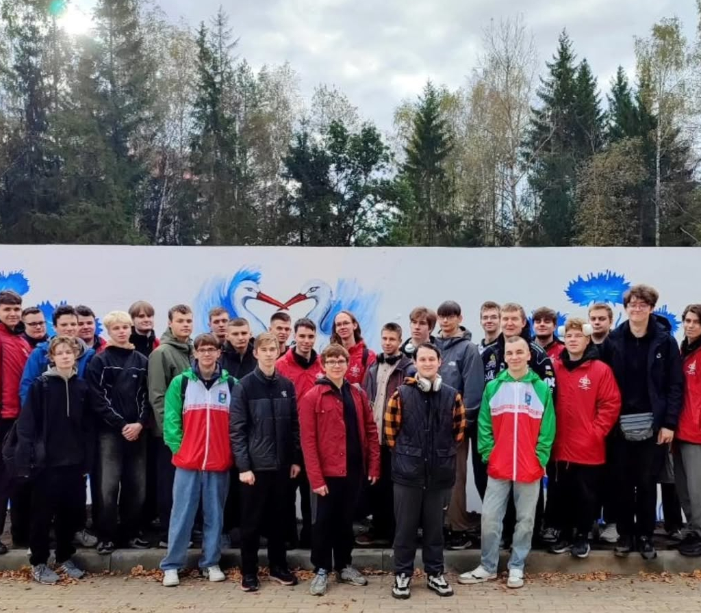 Старт осеннего субботника: благоустройство территории нового корпуса